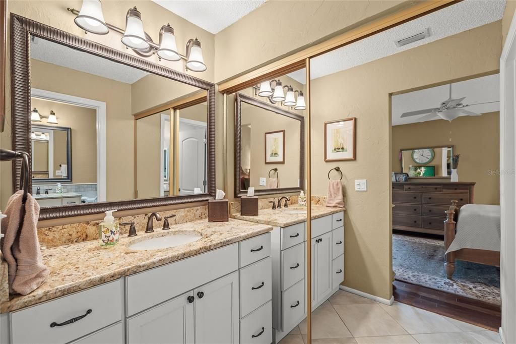 For Sale: $349,000 (2 beds, 2 baths, 1382 Square Feet)
