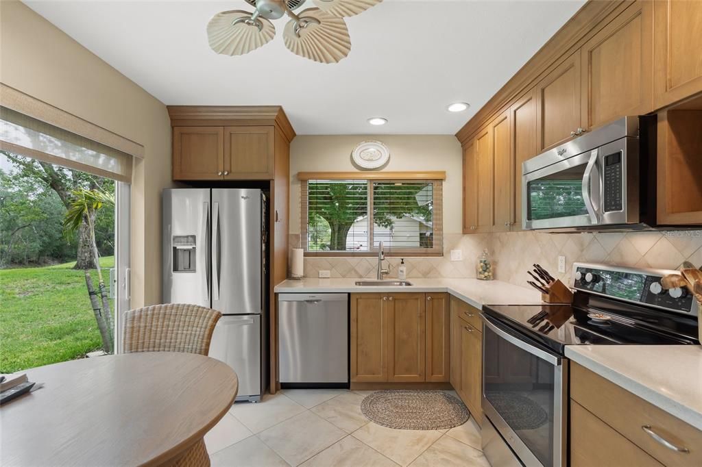 For Sale: $349,000 (2 beds, 2 baths, 1382 Square Feet)