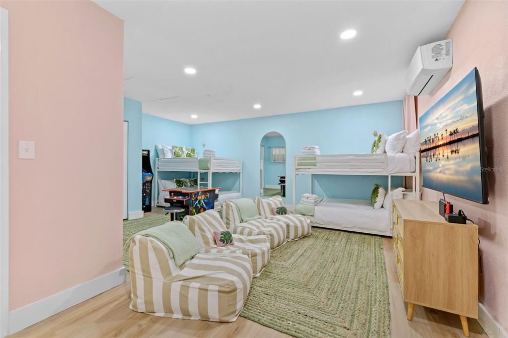For Sale: $825,000 (4 beds, 2 baths, 1993 Square Feet)
