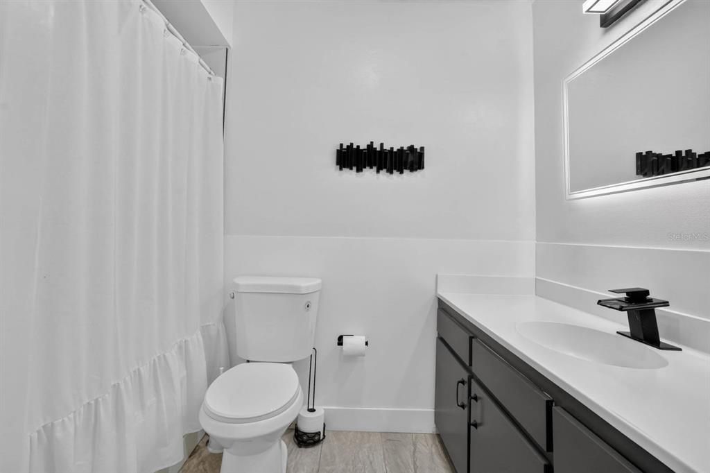 For Sale: $219,500 (3 beds, 2 baths, 966 Square Feet)