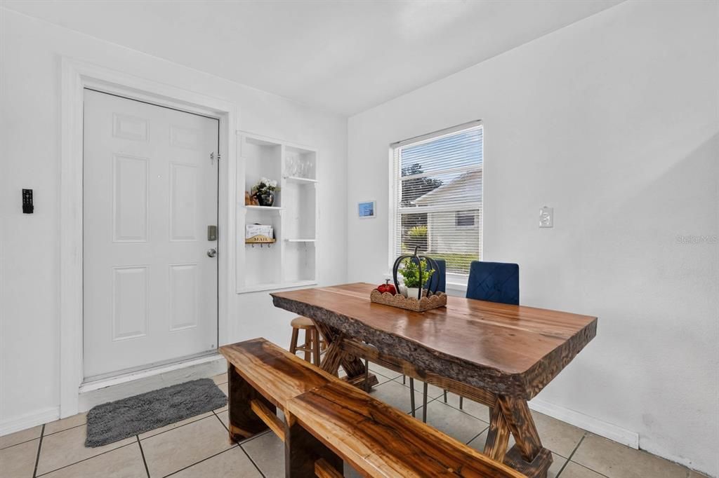 For Sale: $219,500 (3 beds, 2 baths, 966 Square Feet)