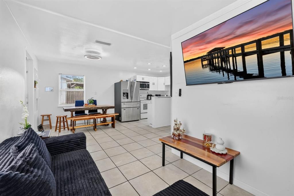 For Sale: $219,500 (3 beds, 2 baths, 966 Square Feet)