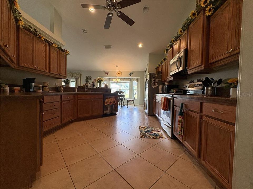 En Venta: $508,000 (3 camas, 2 baños, 2423 Pies cuadrados)