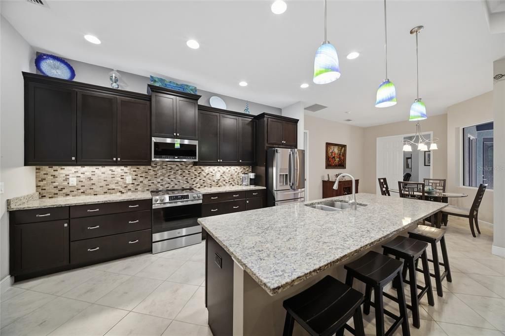 En Venta: $949,500 (3 camas, 3 baños, 2763 Pies cuadrados)