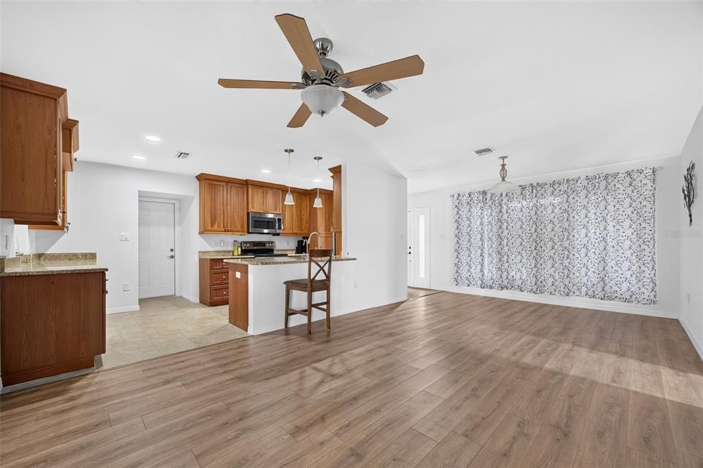 For Sale: $380,000 (2 beds, 2 baths, 1461 Square Feet)