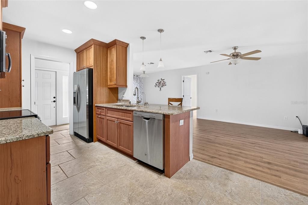 For Sale: $380,000 (2 beds, 2 baths, 1461 Square Feet)