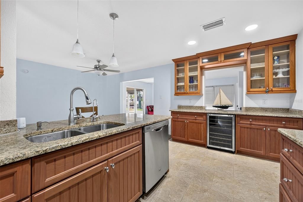 For Sale: $380,000 (2 beds, 2 baths, 1461 Square Feet)