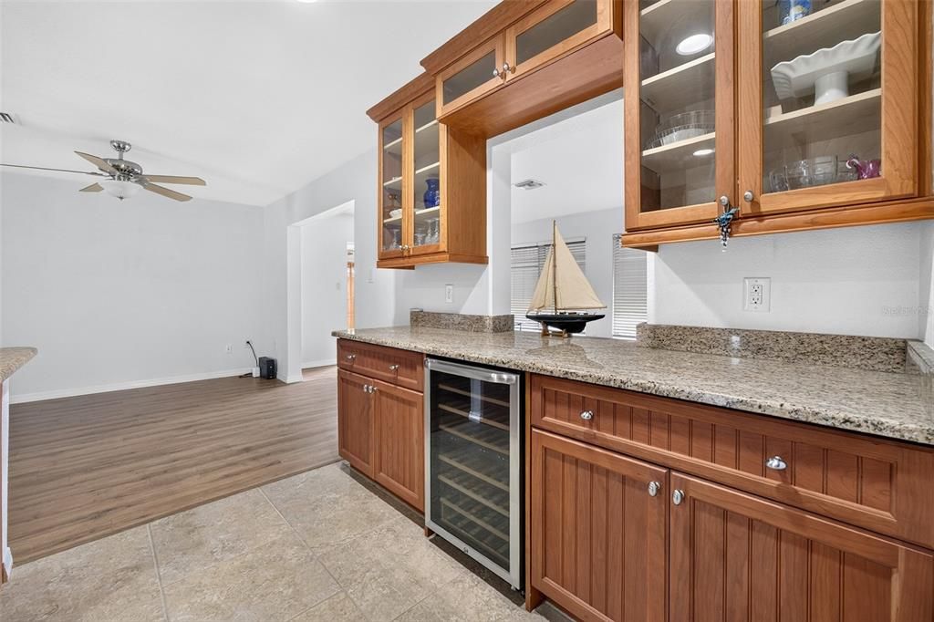 For Sale: $380,000 (2 beds, 2 baths, 1461 Square Feet)