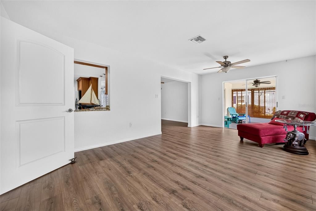 For Sale: $380,000 (2 beds, 2 baths, 1461 Square Feet)