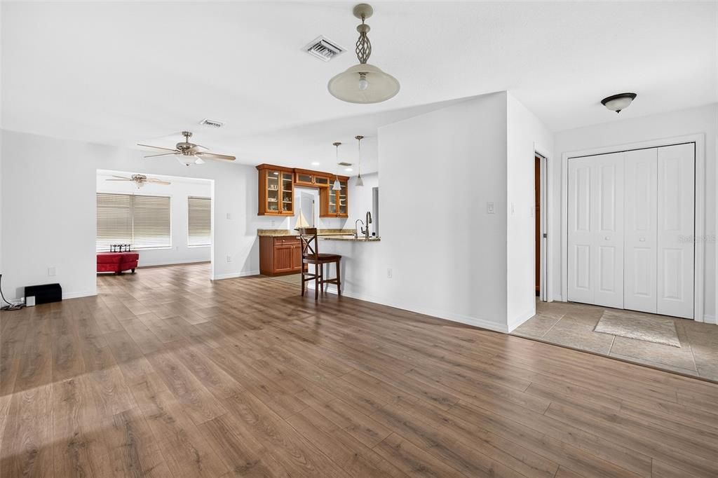 For Sale: $380,000 (2 beds, 2 baths, 1461 Square Feet)