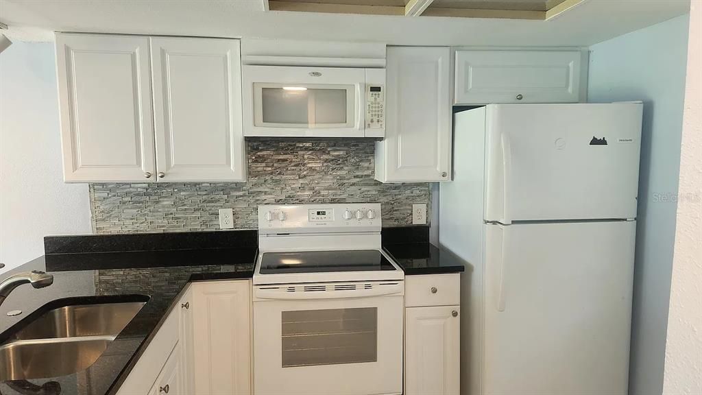 For Rent: $1,395 (2 beds, 2 baths, 879 Square Feet)