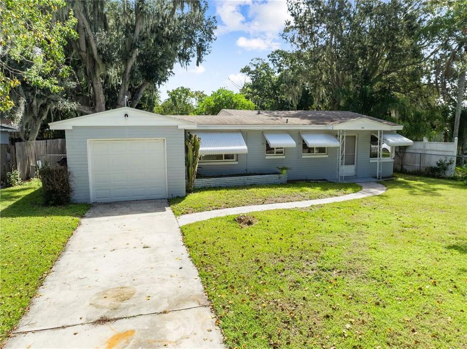 For Sale: $229,900 (2 beds, 1 baths, 880 Square Feet)
