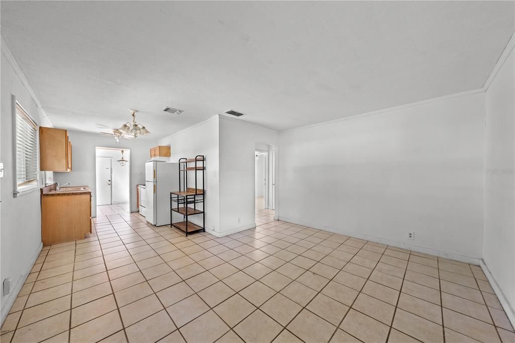 For Sale: $229,900 (2 beds, 1 baths, 880 Square Feet)