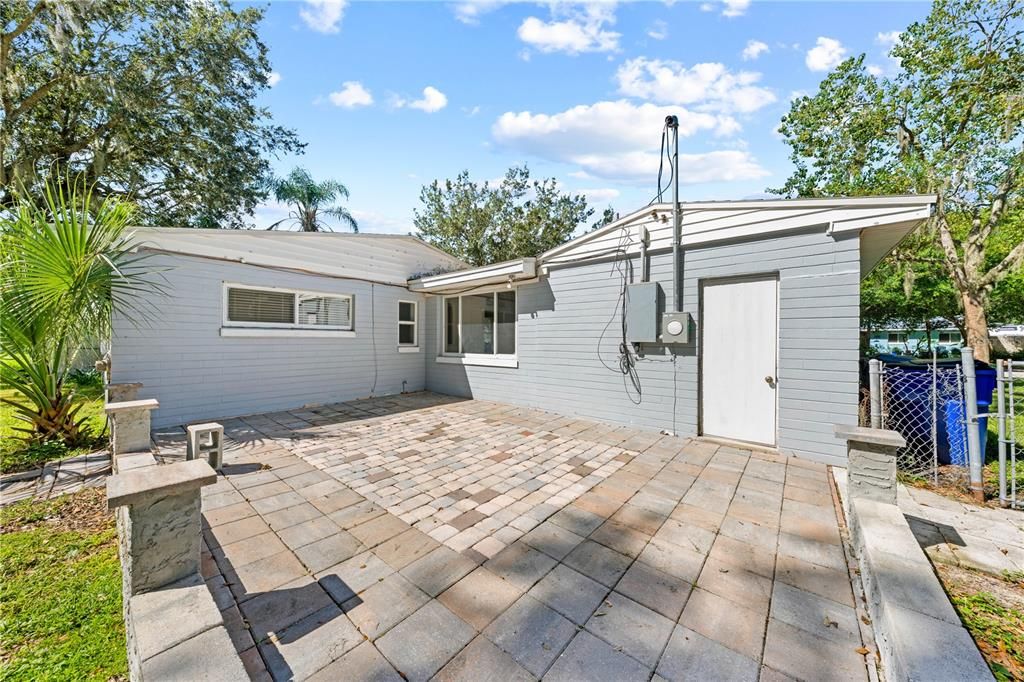 For Sale: $229,900 (2 beds, 1 baths, 880 Square Feet)