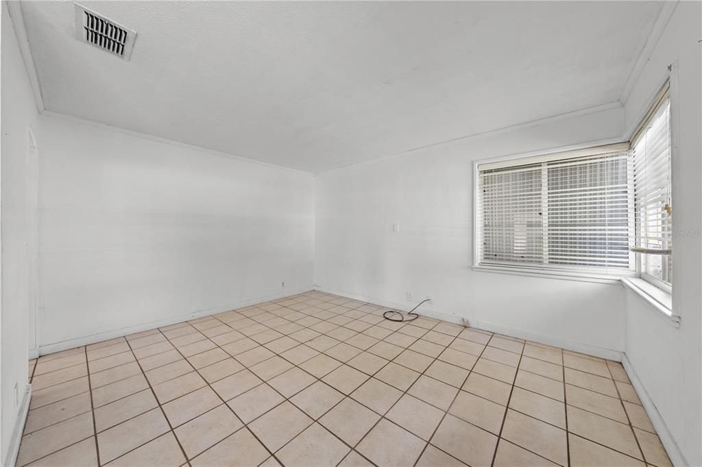 For Sale: $229,900 (2 beds, 1 baths, 880 Square Feet)