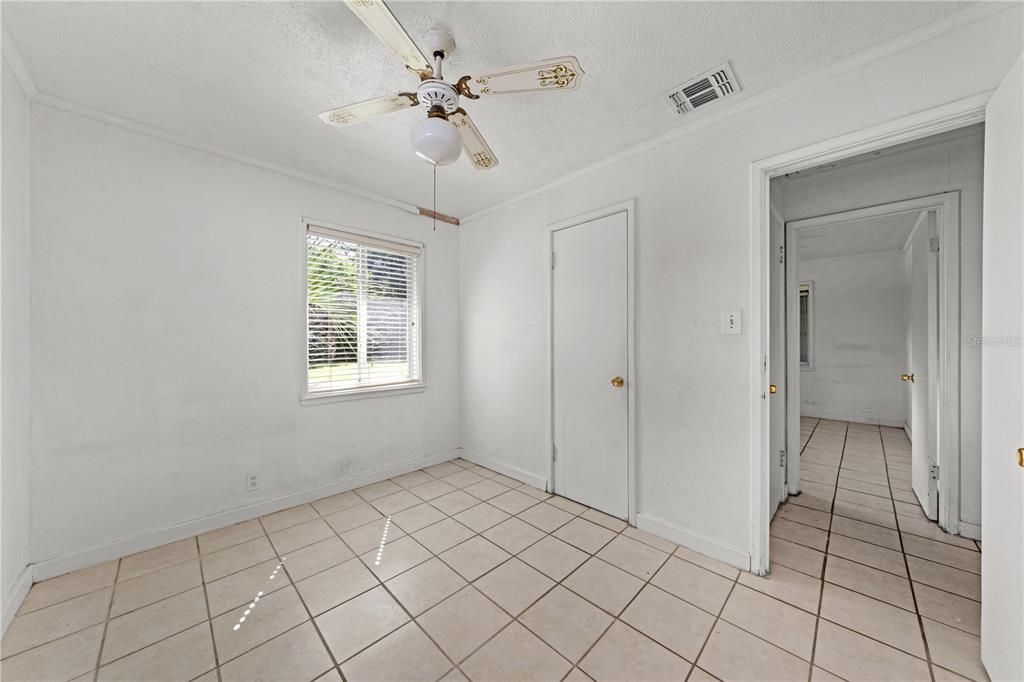 For Sale: $229,900 (2 beds, 1 baths, 880 Square Feet)