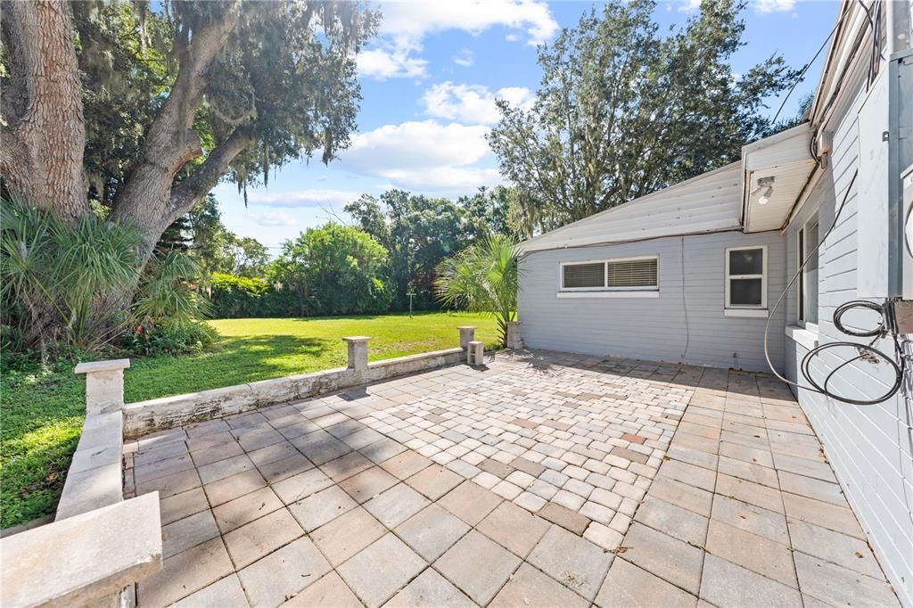 For Sale: $229,900 (2 beds, 1 baths, 880 Square Feet)