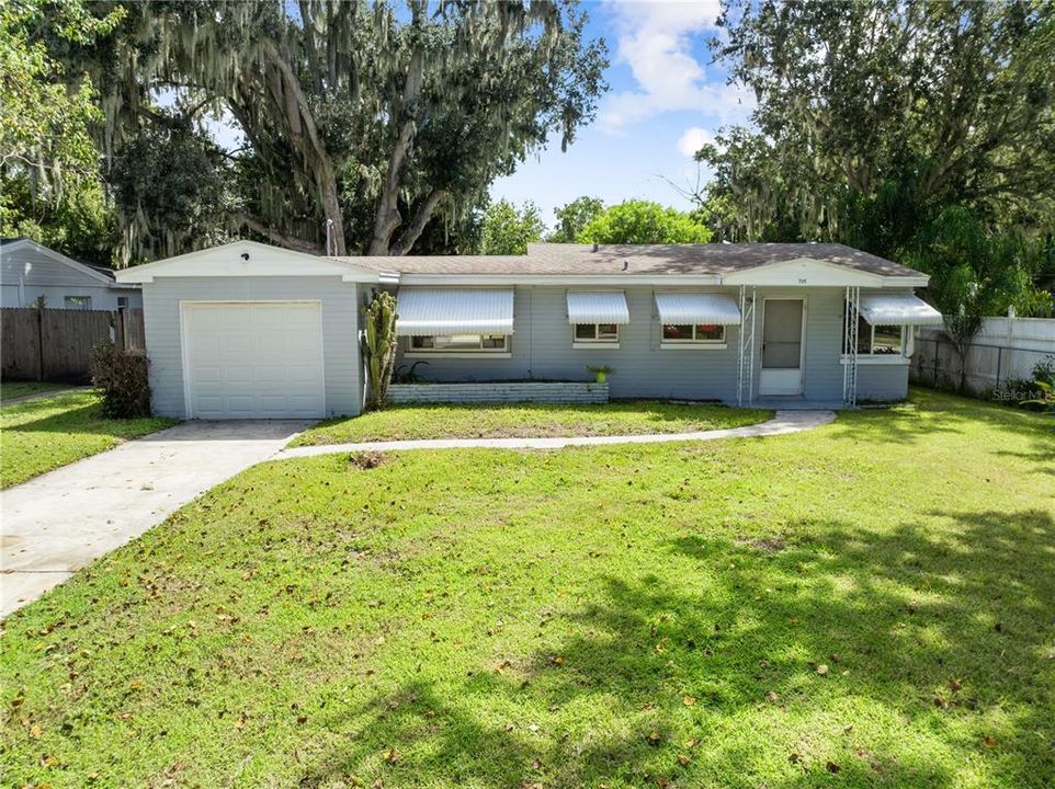 For Sale: $229,900 (2 beds, 1 baths, 880 Square Feet)