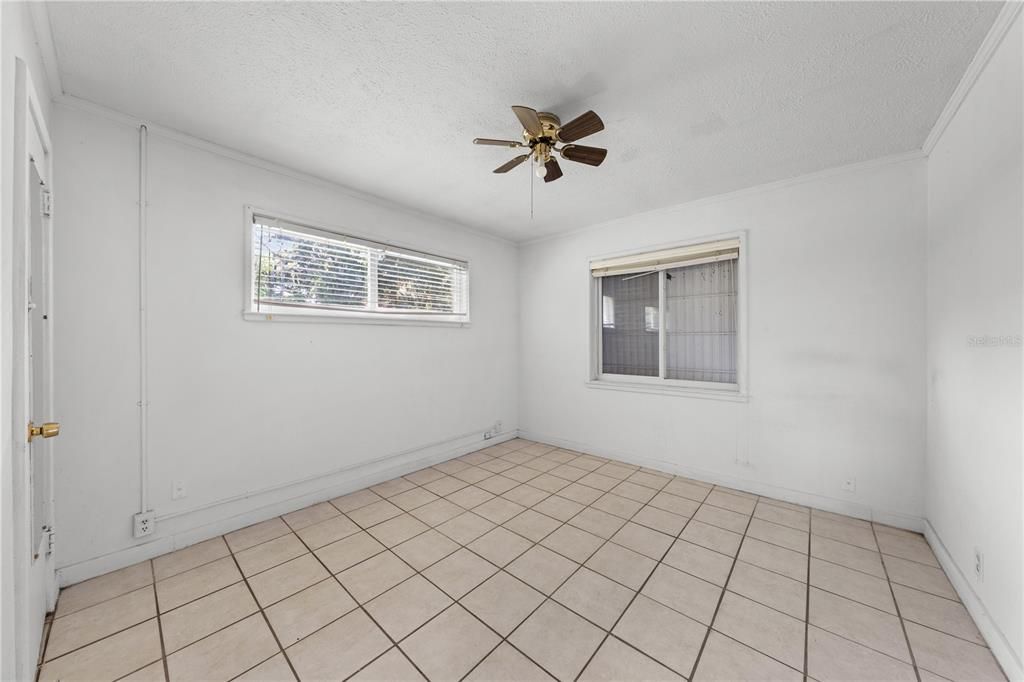 For Sale: $229,900 (2 beds, 1 baths, 880 Square Feet)