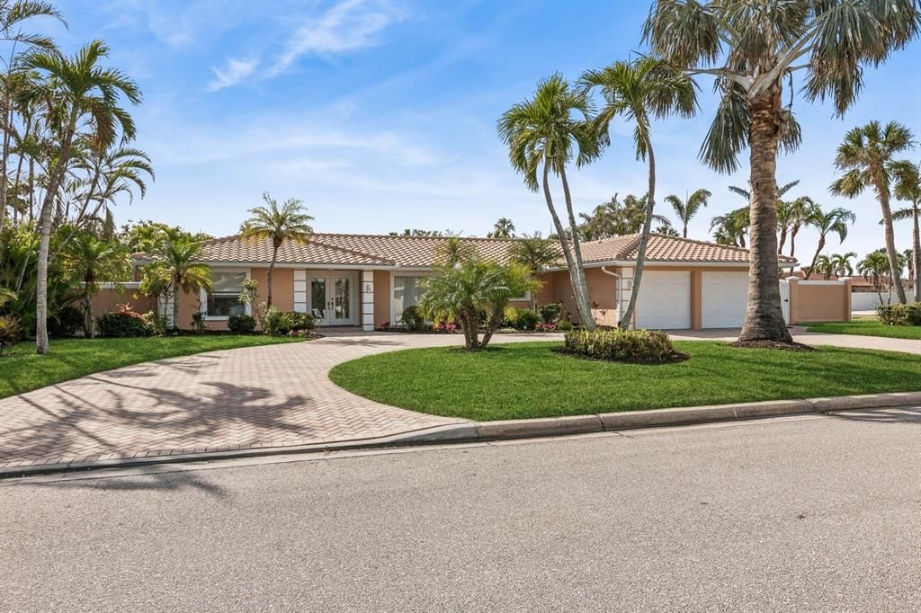 For Rent: $8,500 (3 beds, 3 baths, 2203 Square Feet)