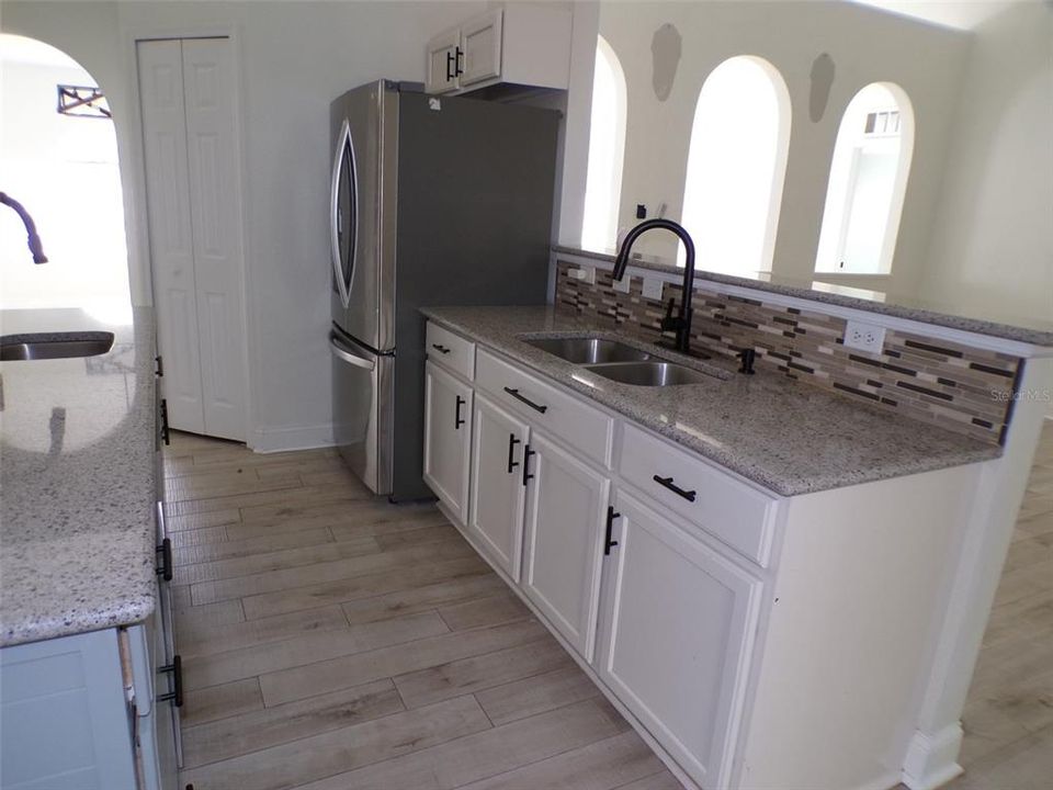 En Venta: $315,000 (4 camas, 2 baños, 2238 Pies cuadrados)