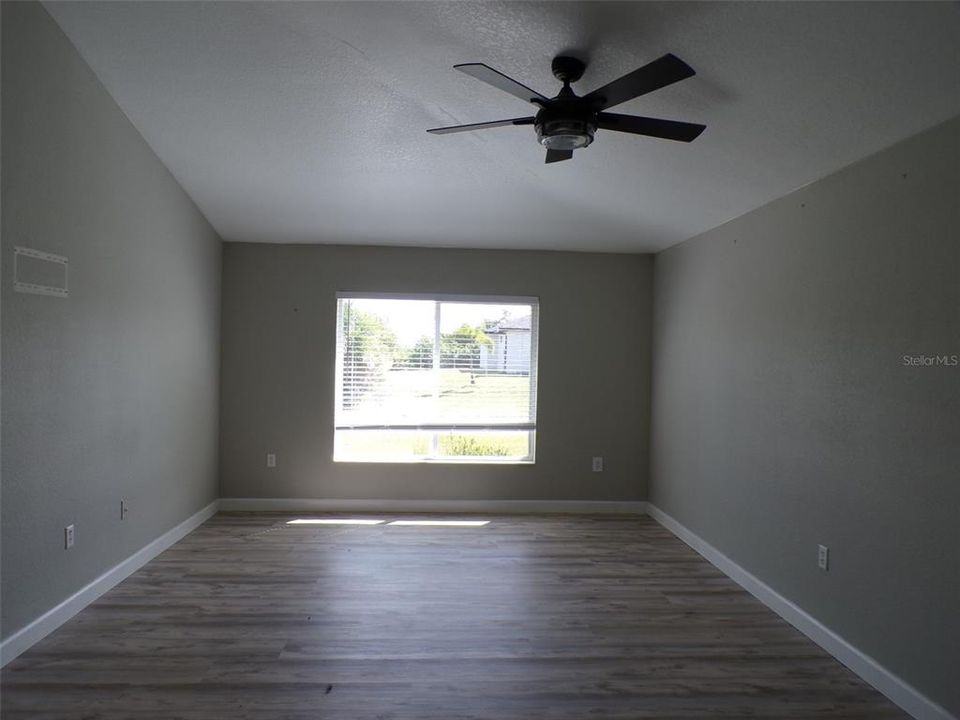 En Venta: $315,000 (4 camas, 2 baños, 2238 Pies cuadrados)