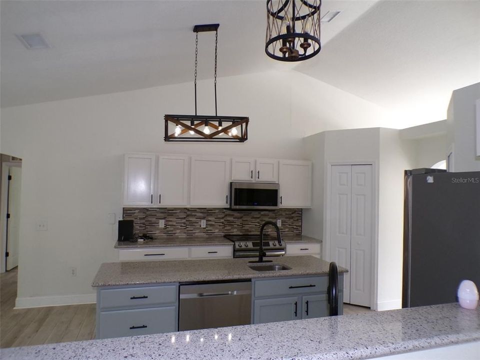 En Venta: $315,000 (4 camas, 2 baños, 2238 Pies cuadrados)