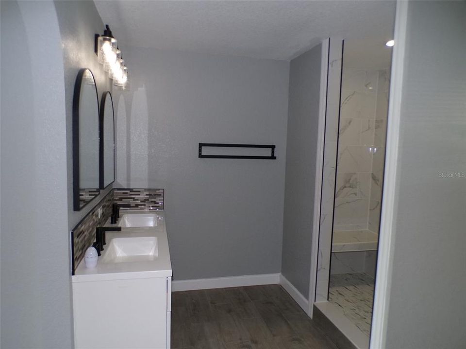 En Venta: $315,000 (4 camas, 2 baños, 2238 Pies cuadrados)