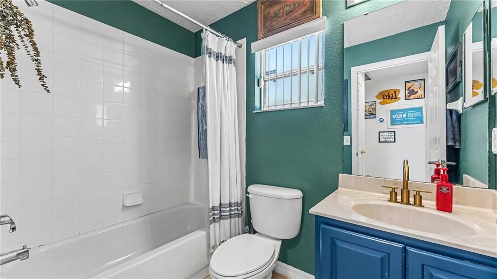 For Sale: $299,000 (3 beds, 2 baths, 1372 Square Feet)