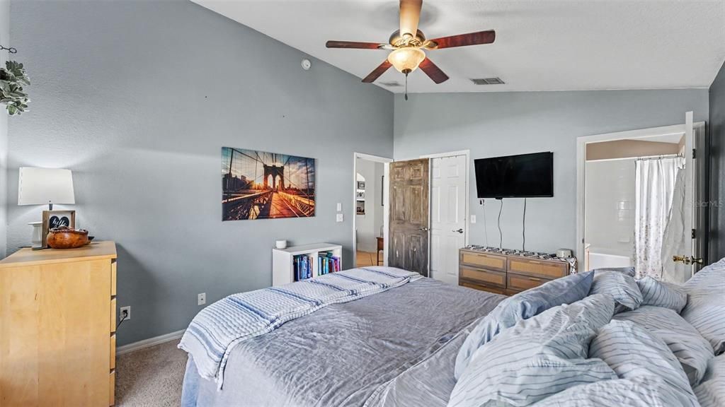 For Sale: $299,000 (3 beds, 2 baths, 1372 Square Feet)