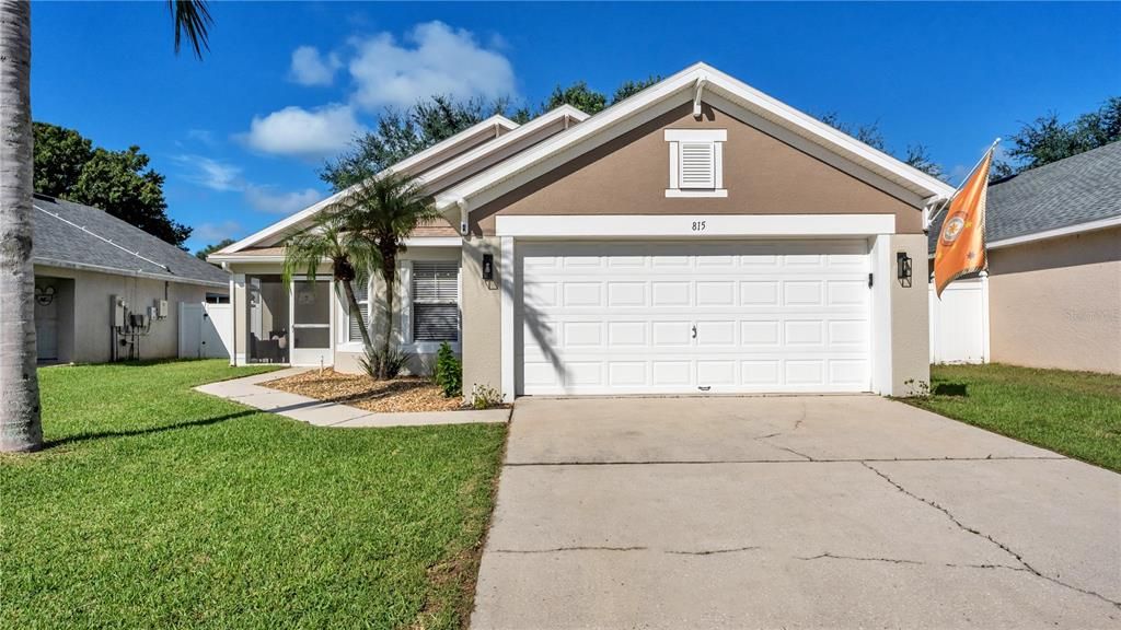 For Sale: $299,000 (3 beds, 2 baths, 1372 Square Feet)