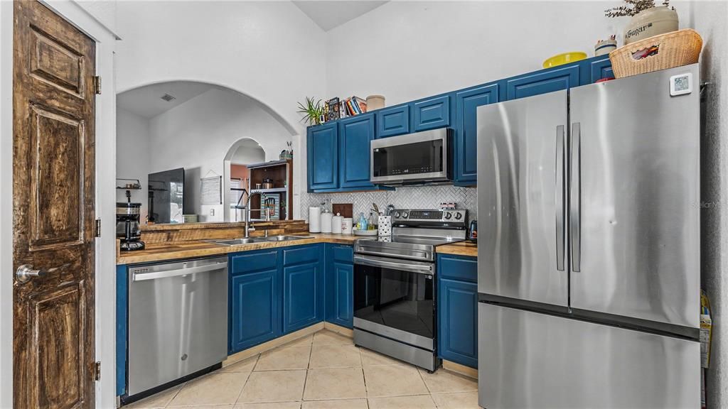 For Sale: $299,000 (3 beds, 2 baths, 1372 Square Feet)