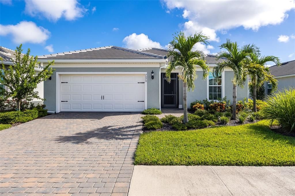 For Sale: $599,000 (2 beds, 2 baths, 1885 Square Feet)