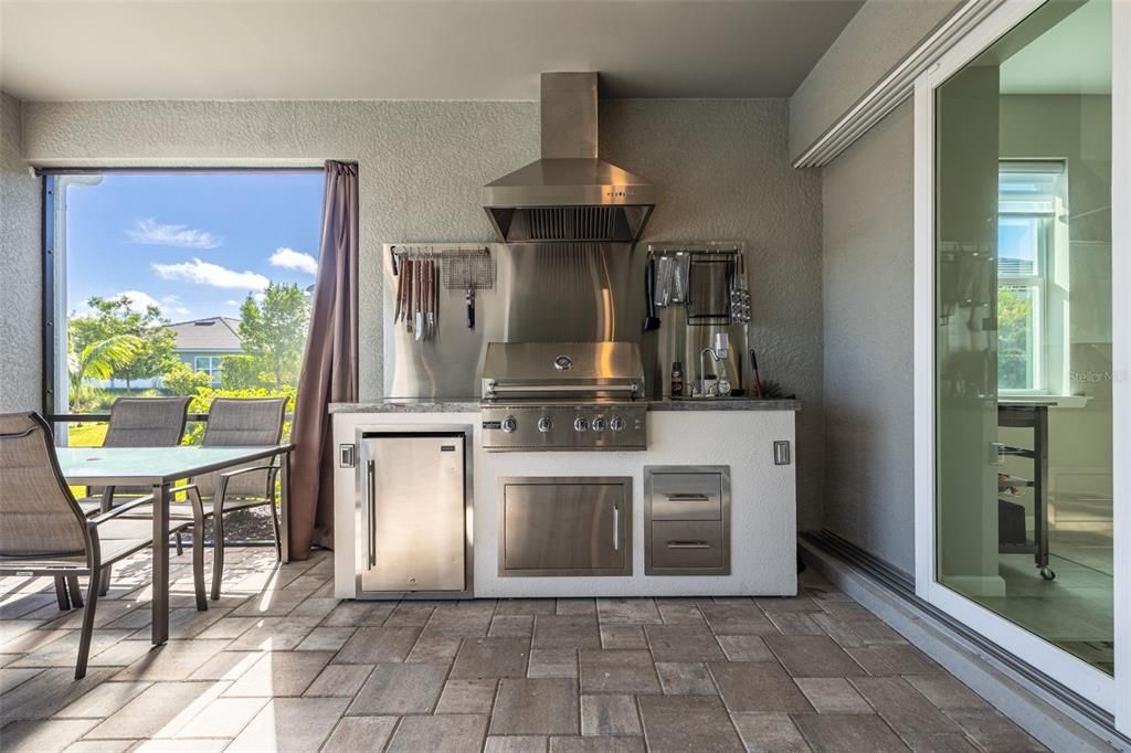 For Sale: $599,000 (2 beds, 2 baths, 1885 Square Feet)