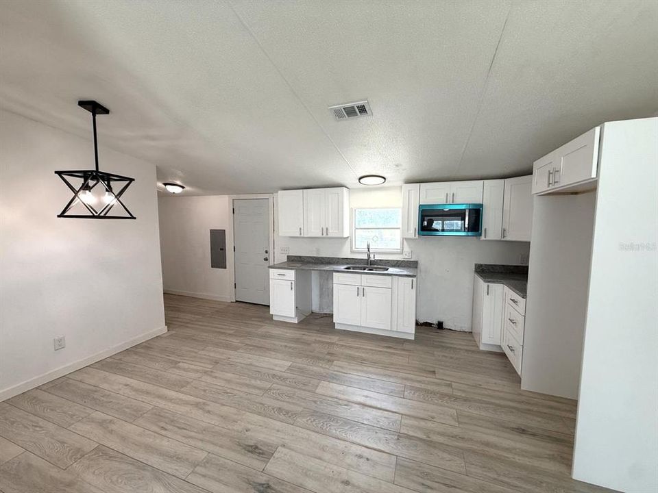 For Sale: $369,000 (4 beds, 2 baths, 1296 Square Feet)