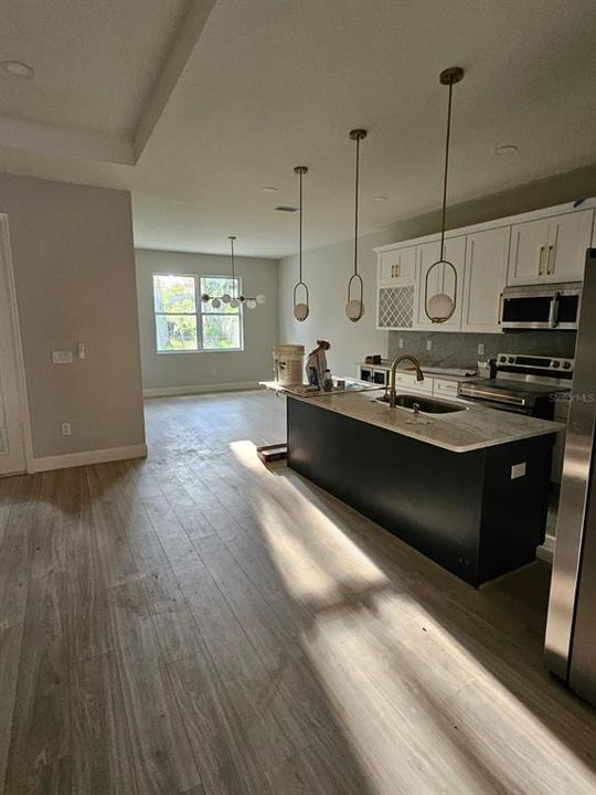: $660,000 (4 beds, 3 baths, 2547 Square Feet)