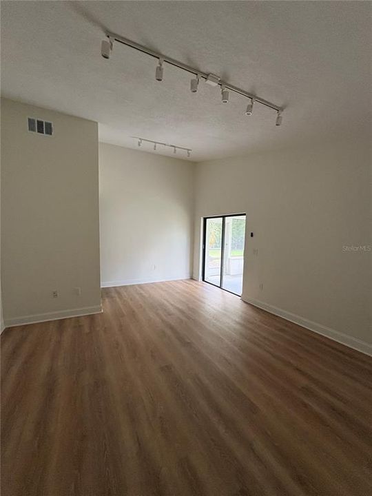 В аренду: $1,695 (2 спален, 2 ванн, 900 Квадратных фут)