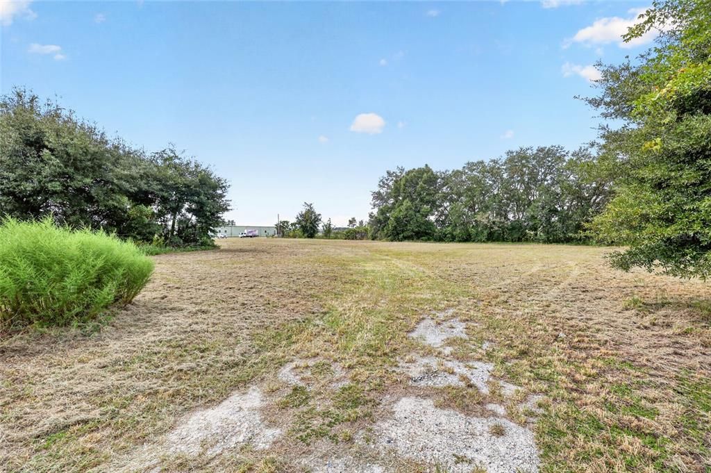 待售: $750,000 (2.65 acres)