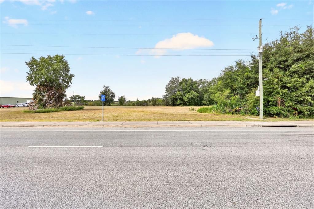 待售: $750,000 (2.65 acres)