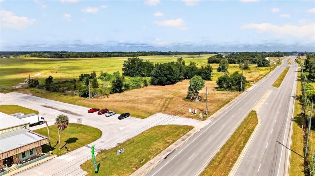 待售: $750,000 (2.65 acres)