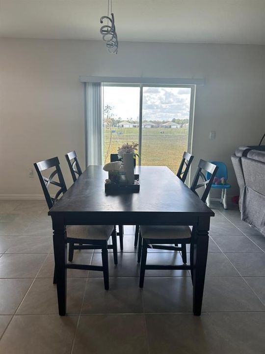 En Venta: $496,000 (4 camas, 2 baños, 2432 Pies cuadrados)