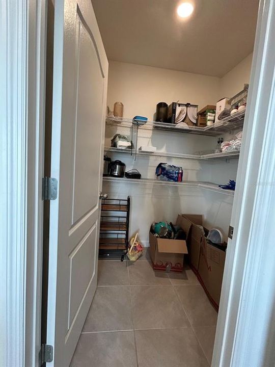 En Venta: $496,000 (4 camas, 2 baños, 2432 Pies cuadrados)