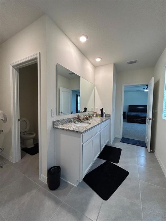En Venta: $496,000 (4 camas, 2 baños, 2432 Pies cuadrados)