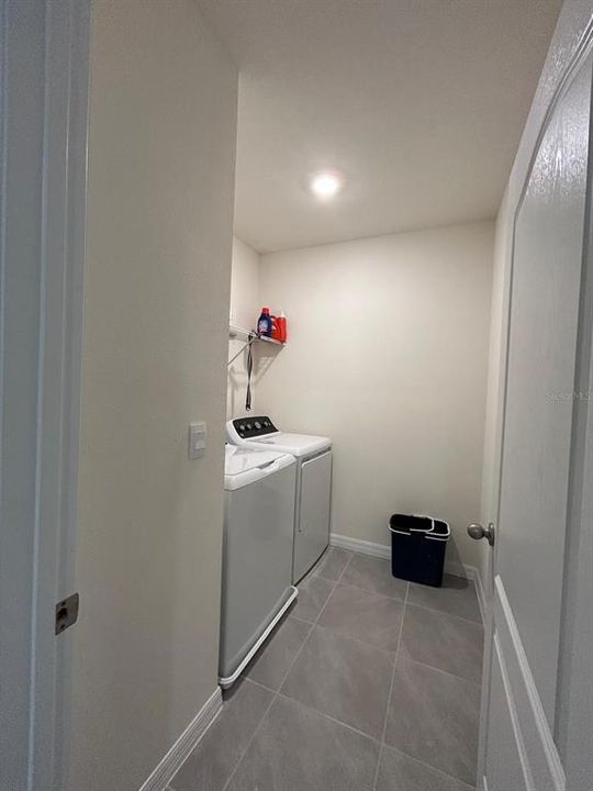 En Venta: $496,000 (4 camas, 2 baños, 2432 Pies cuadrados)
