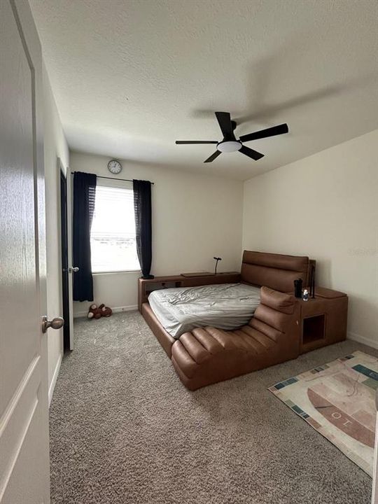 En Venta: $496,000 (4 camas, 2 baños, 2432 Pies cuadrados)