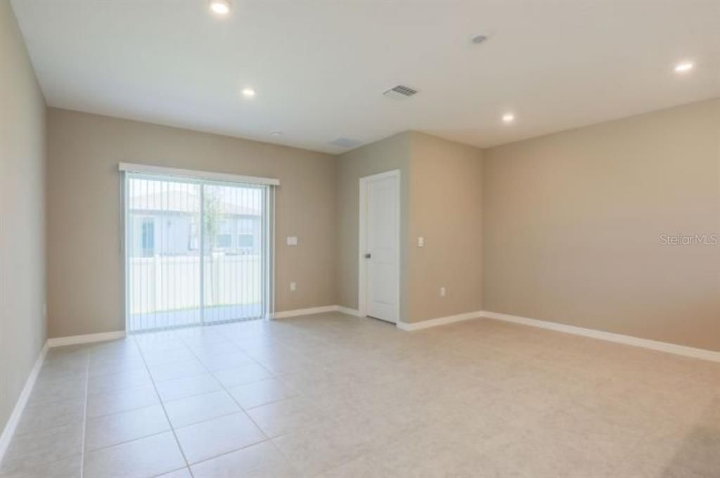 For Sale: $334,990 (4 beds, 2 baths, 1562 Square Feet)