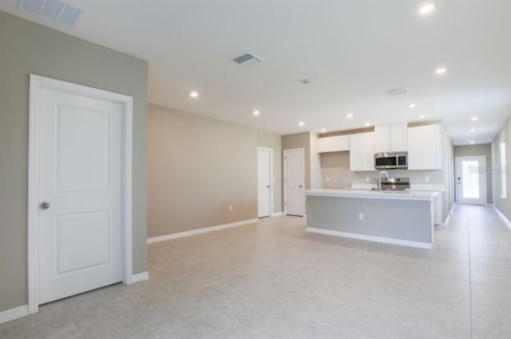 For Sale: $334,990 (4 beds, 2 baths, 1562 Square Feet)