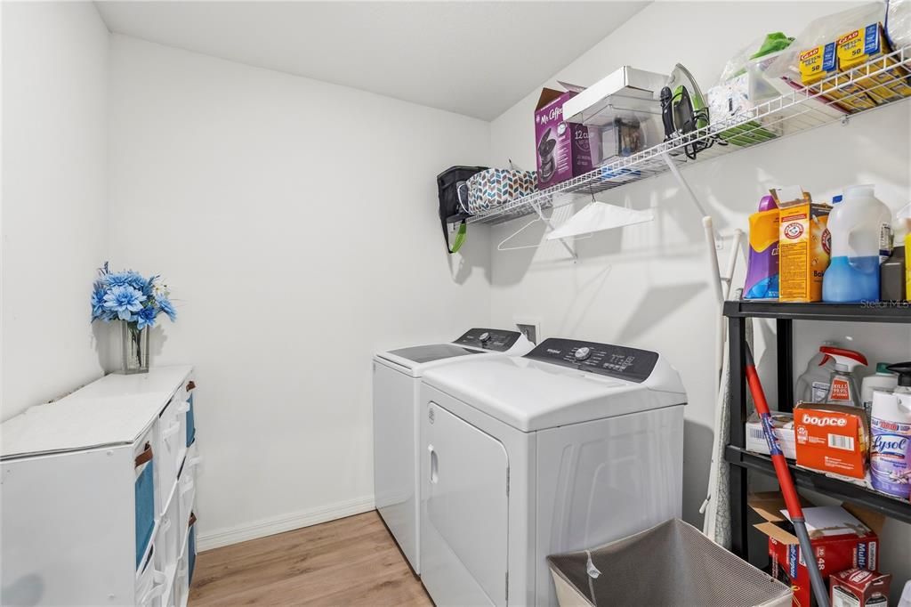 En Venta: $365,000 (4 camas, 2 baños, 1627 Pies cuadrados)