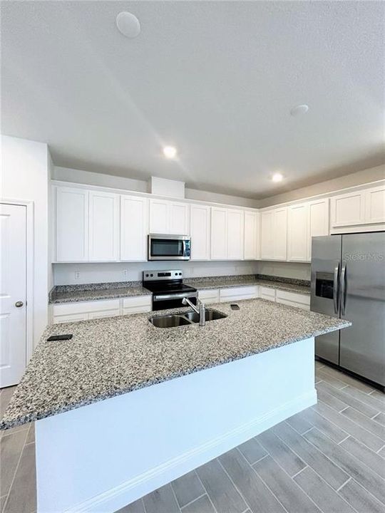 For Sale: $505,000 (4 beds, 2 baths, 1884 Square Feet)