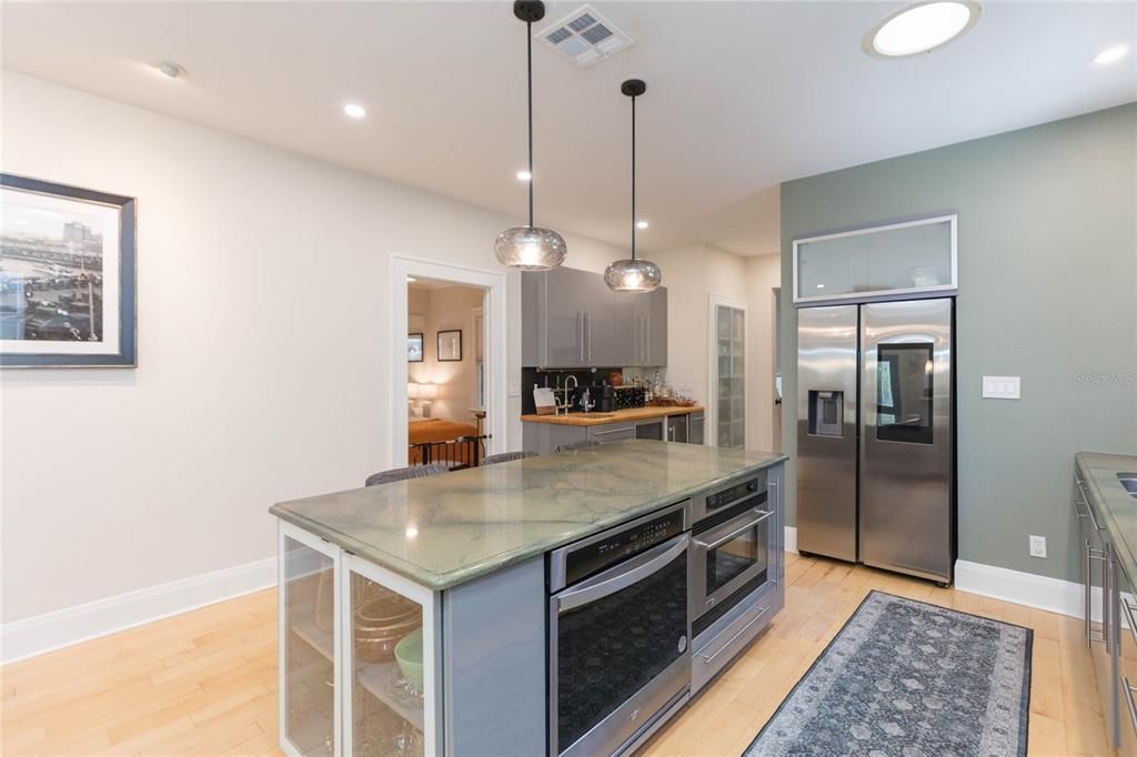 For Sale: $885,000 (3 beds, 2 baths, 1803 Square Feet)